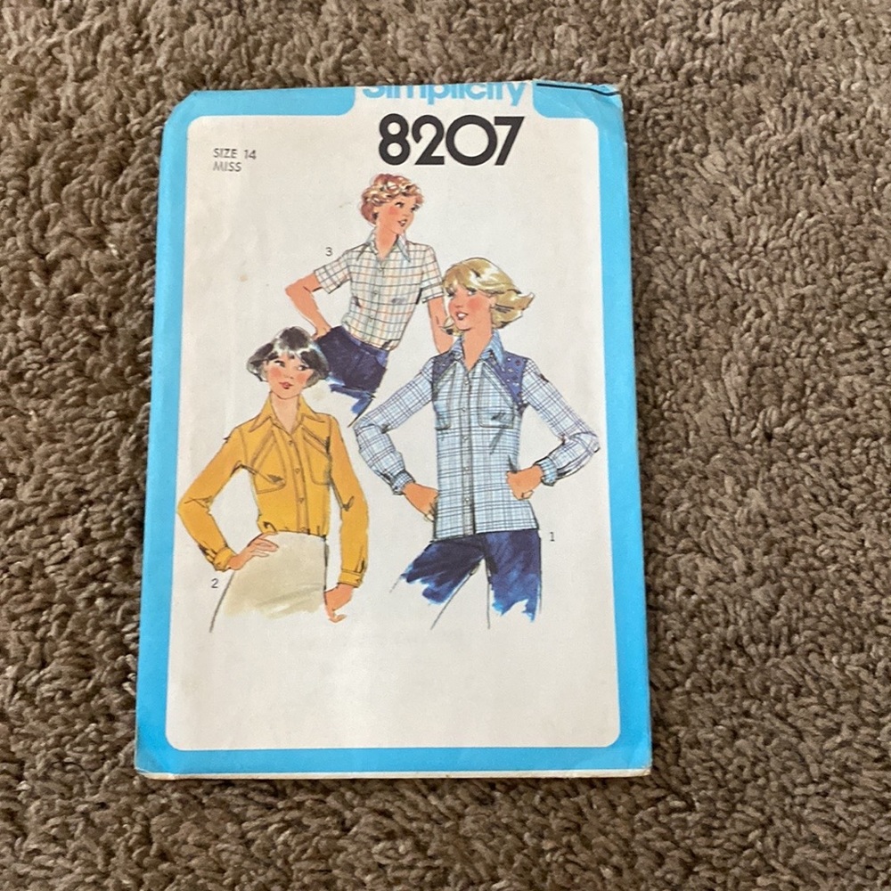 Vintage Lot of Sewing Patterns Lot #4 - Picture 10 of 13